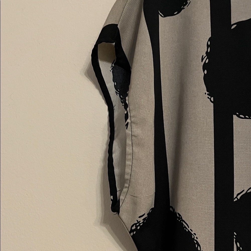 Black and Tan Patterned Blouse - Picture 2 of 5